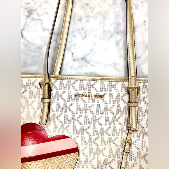 MICHAEL KORS Limited Edition Hearts Jet Set Travel Carryall Tote - Picture 8 of 15